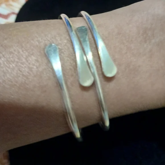 2 Sterling Silver Bracelets - Picture 4 of 4